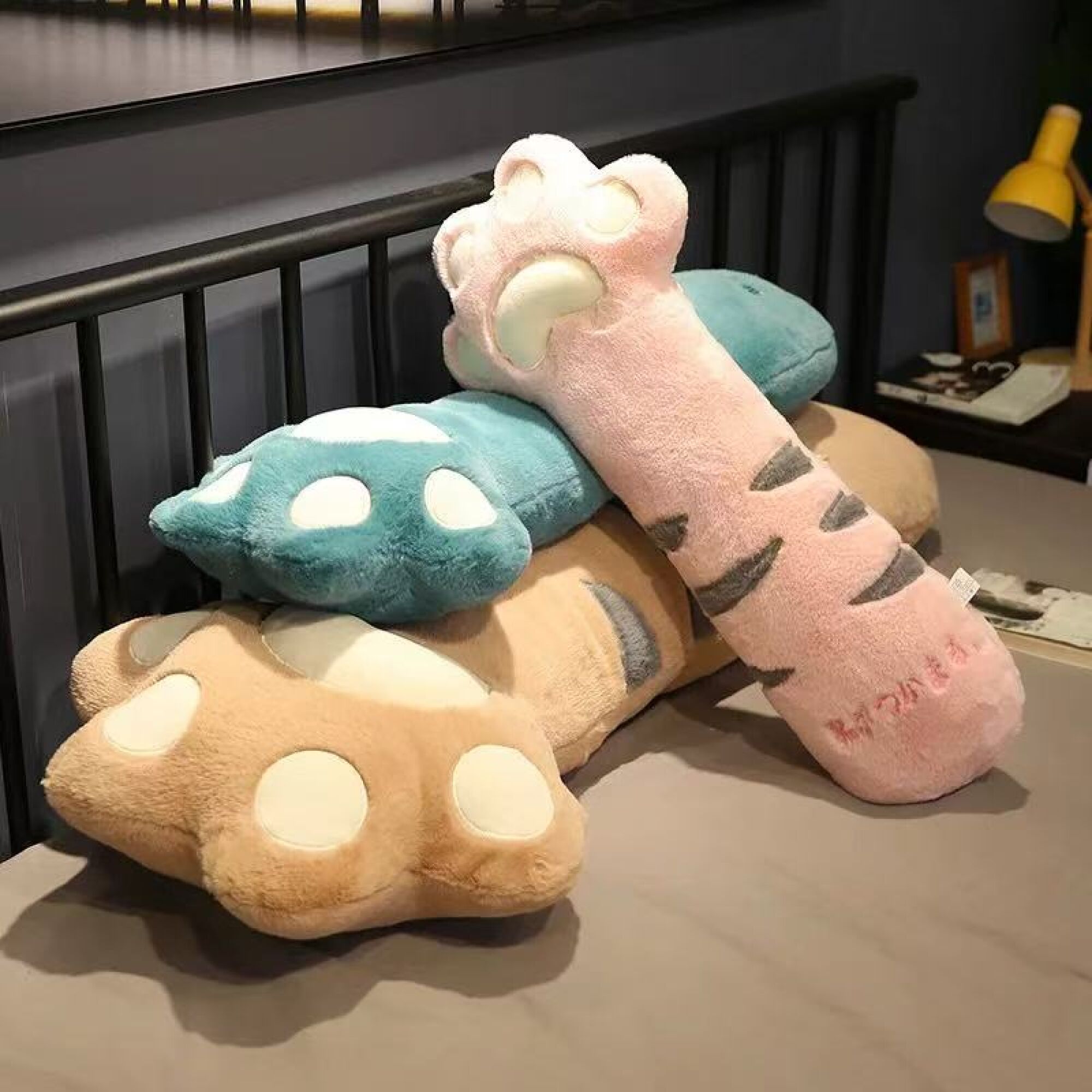 XR0768 Almohada pata de gato 90cm